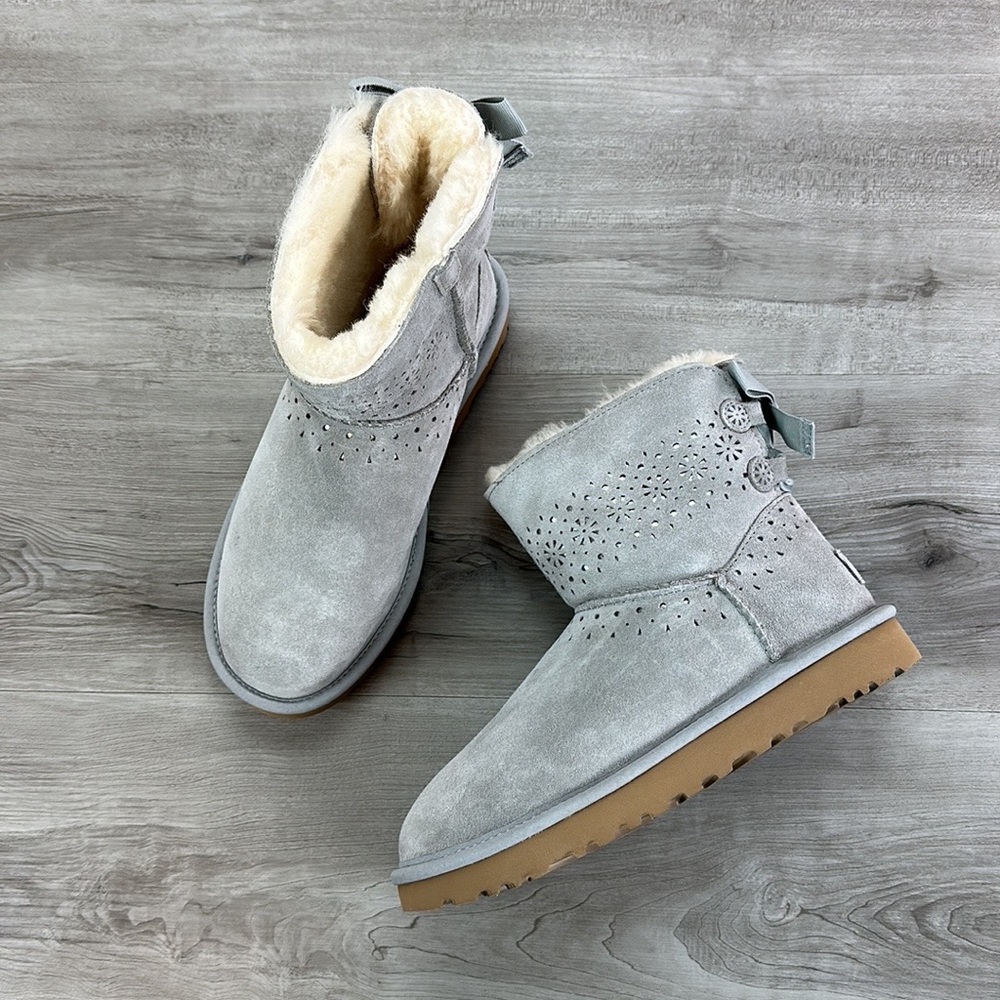 🍁 UGG 🍁 Women's Da Sunshine Perf
Drizzle Suede Boots - Picture 3 of 16